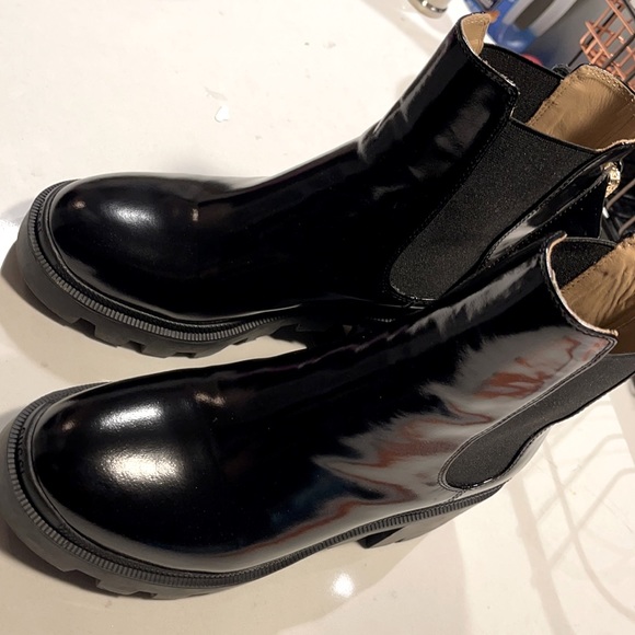 Gorgeous boots - Picture 3 of 3